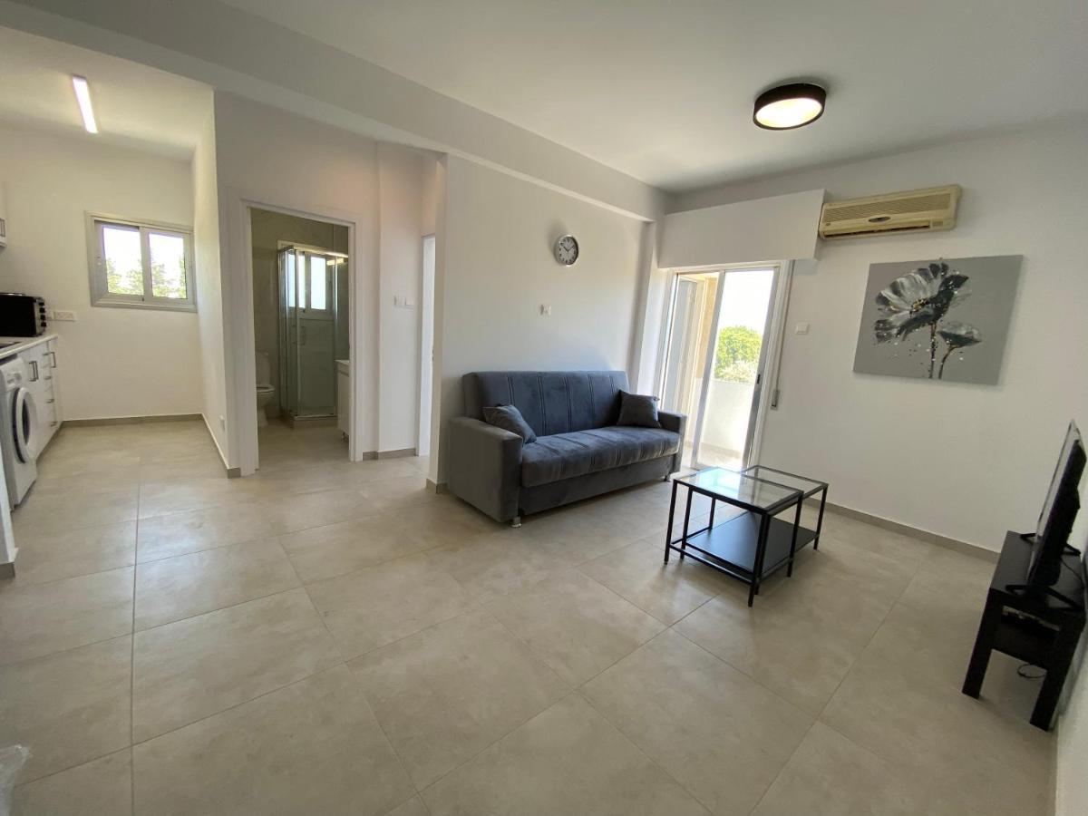 1-Bedroom Apartment With View Limassol Exterior foto